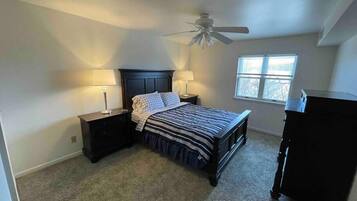 2 bedrooms, iron/ironing board, free WiFi, bed sheets