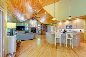 Smart TV, fireplace, books, computer monitors