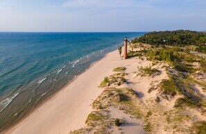 Beach nearby, sun loungers, beach towels