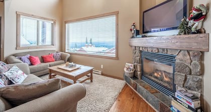 Trapper's Lodge 4 Bd W/great View, Private Hot Tub