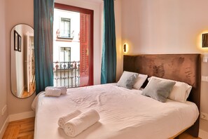 3 slaapkamers, een strijkplank/strijkijzer, reisbedje, gratis wifi