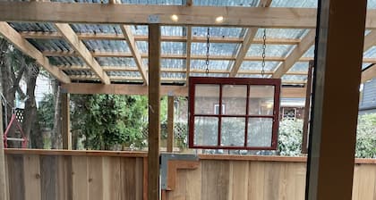 Peaceful+Cozy StudioApt-Steps to Central Sellwood