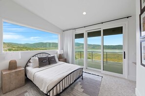 5 Schlafzimmer, Schreibtisch, Bügeleisen/Bügelbrett, Reisekinderbett
