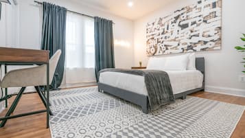 2 soverom, skrivebord, strykejern/-brett og wi-fi (inkludert)