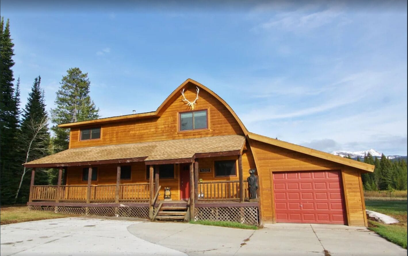 Just 7 miles from Yellowstone National Park- Red Cedar