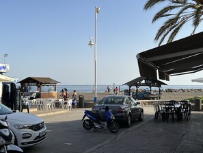 Outdoor dining - Al Rolo Beach, terrace with views of the bay of Malaga (Málaga)