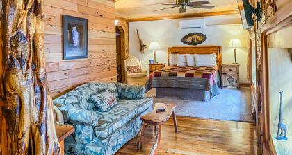 Ponderosa Suite - Inn at the Art Center