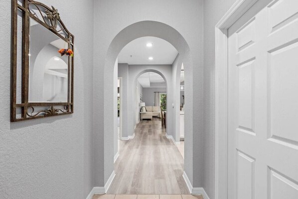 Interior - Finding Nemo Themed Room | 5 Miles to Disney (Kissimmee)