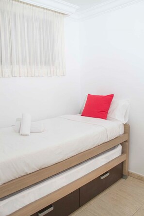 2 chambres, fer et planche à repasser, Wi-Fi gratuit, draps fournis