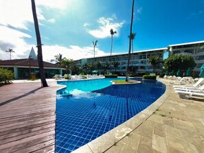 2 piscines a l'aire lliure 