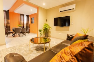 Appartamento Exclusive, 2 camere da letto | Area soggiorno | Smart TV 52 pollici con canali via cavo, TV
