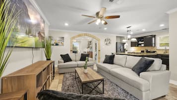 Televisor intel·ligent i biblioteca musical