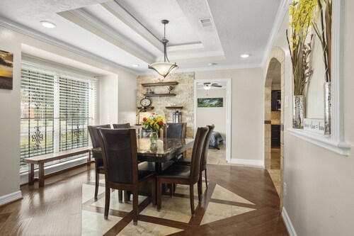 FREE NIGHT! Sleeps 14! Private Pool, Hot Tub