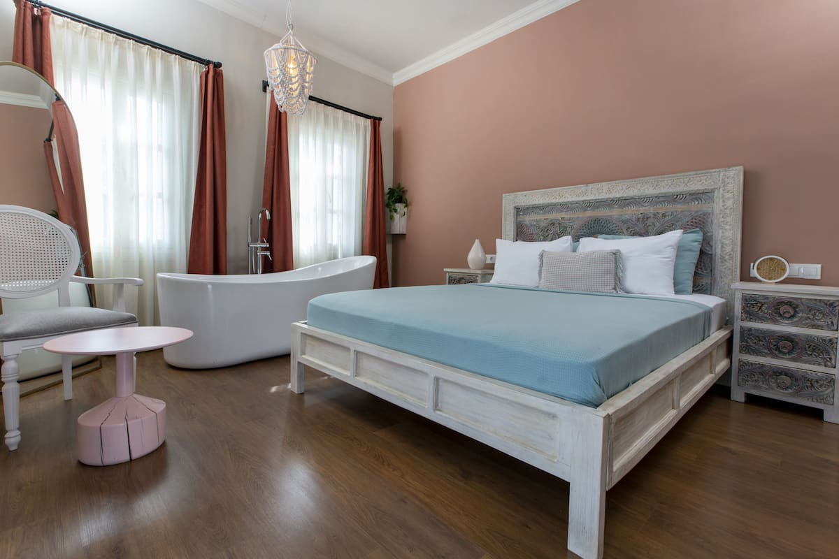 Free WiFi, bed sheets