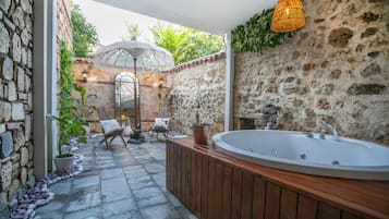 Luxury Room | Jetted tub