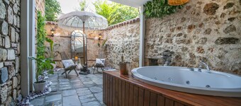 Noa's Boutique Hotel