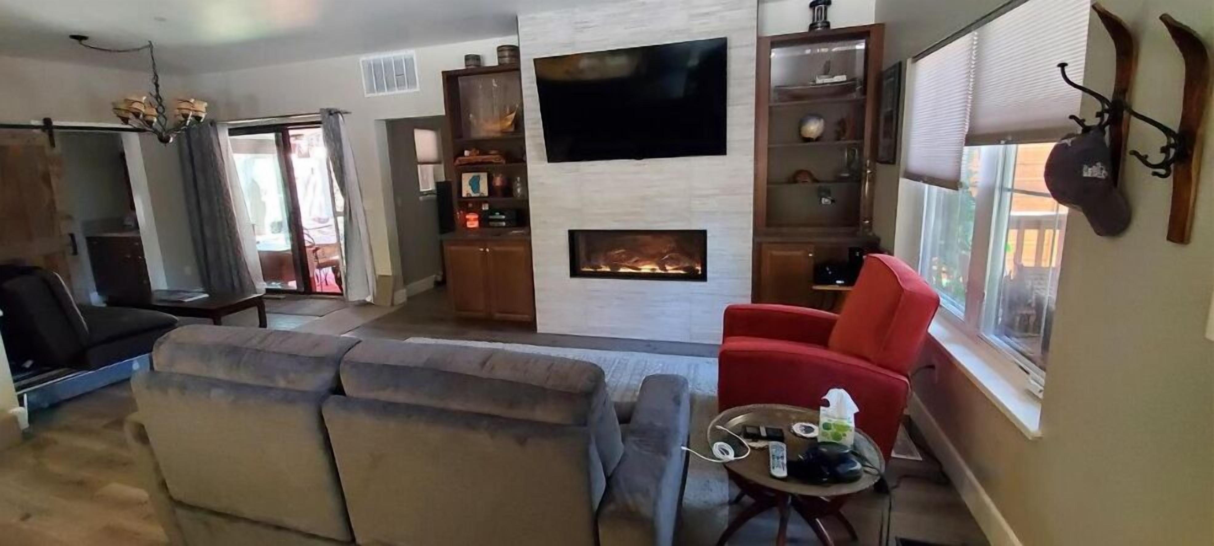 Smart TV, chimenea y impresora 