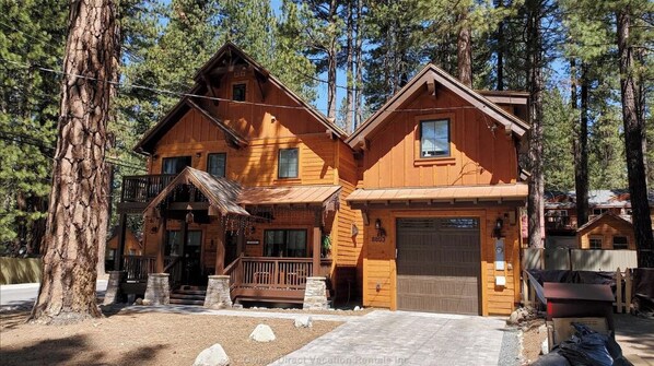 Exterior - Rustic/Modern Open Concept Spacious 3br-Walk to Beach,  level 2 tesla charger (Kings Beach)