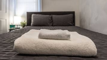 3 多间卧室、客房内保险箱、办公桌、免费 WiFi