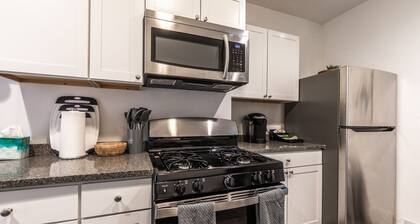 Carey Cottage 🏡 - Cozy 3BR Stay in ❤️ of Southside!