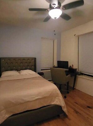 2 bedrooms, WiFi - Clean, Cozy & Stylish 2-Bedroom walkup rental unit (New York)