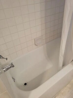 Combined shower/tub