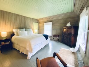 5 bedrooms, WiFi, bed sheets - Classic Cape Cod Cottage (N. Falmouth)