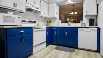 Coffee/tea maker, fridge, microwave, oven