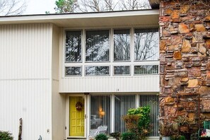 Exterior detail - Comfortable Townhome a walk away from Lake Desoto (Hot Springs Village)