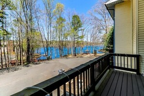 Property grounds - Homey, Roomy, with Lake View! (Hot Springs Village)