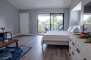 1 bedroom, desk, iron/ironing board, free WiFi - Newly remodeled Studio Condo across parking lot to Ocean (Ponte Vedra Beach)