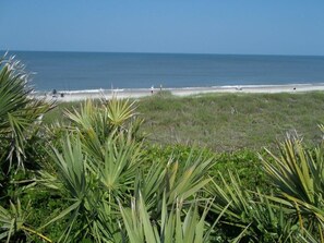 Beach nearby, sun-loungers, beach towels