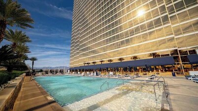 Trump International walking distance to Las Vegas Strip