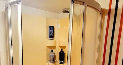 2-Bedroom private basement, Minutes from airport & transit