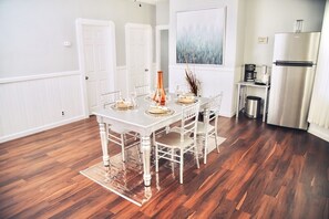 Dining - New Bedford Getaway Near Riverside Park! (New Bedford)