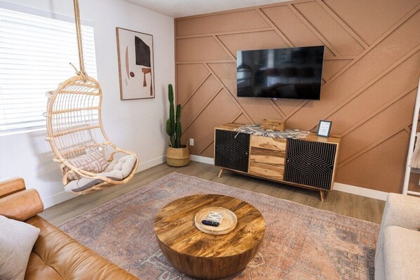 Smart TV, offices - Hot tub , cruisers, Putting Green & Pet Friendly (Gilbert)