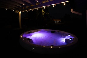 Outdoor spa tub - Hot tub , cruisers, Putting Green & Pet Friendly (Gilbert)