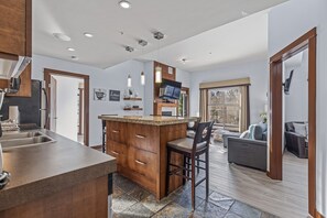 Interior - S105 Canmore Retreat- A/C, Hot tub, Gym, MTN view, Free Parking, 2BR, Sleeps 6 (Canmore)