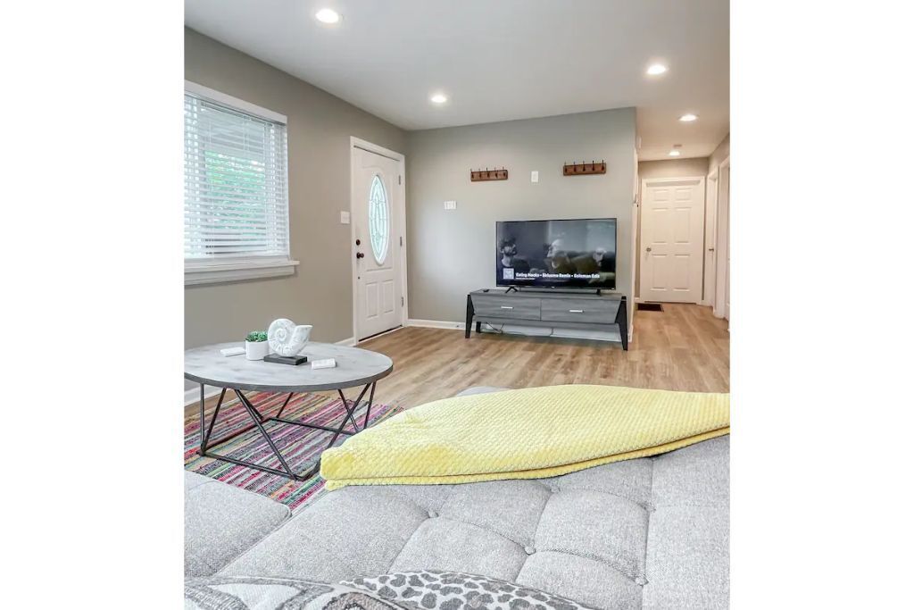 Spacious, cozy 3BR home 3.1 miles to Paul Brown