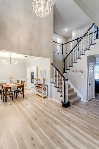 Big family-sized lovely traditional house. 14 minutes to DFW Airport!