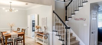Big family-sized lovely traditional house. 14 minutes to DFW Airport!