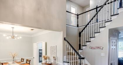 Big family-sized lovely traditional house. 14 minutes to DFW Airport!