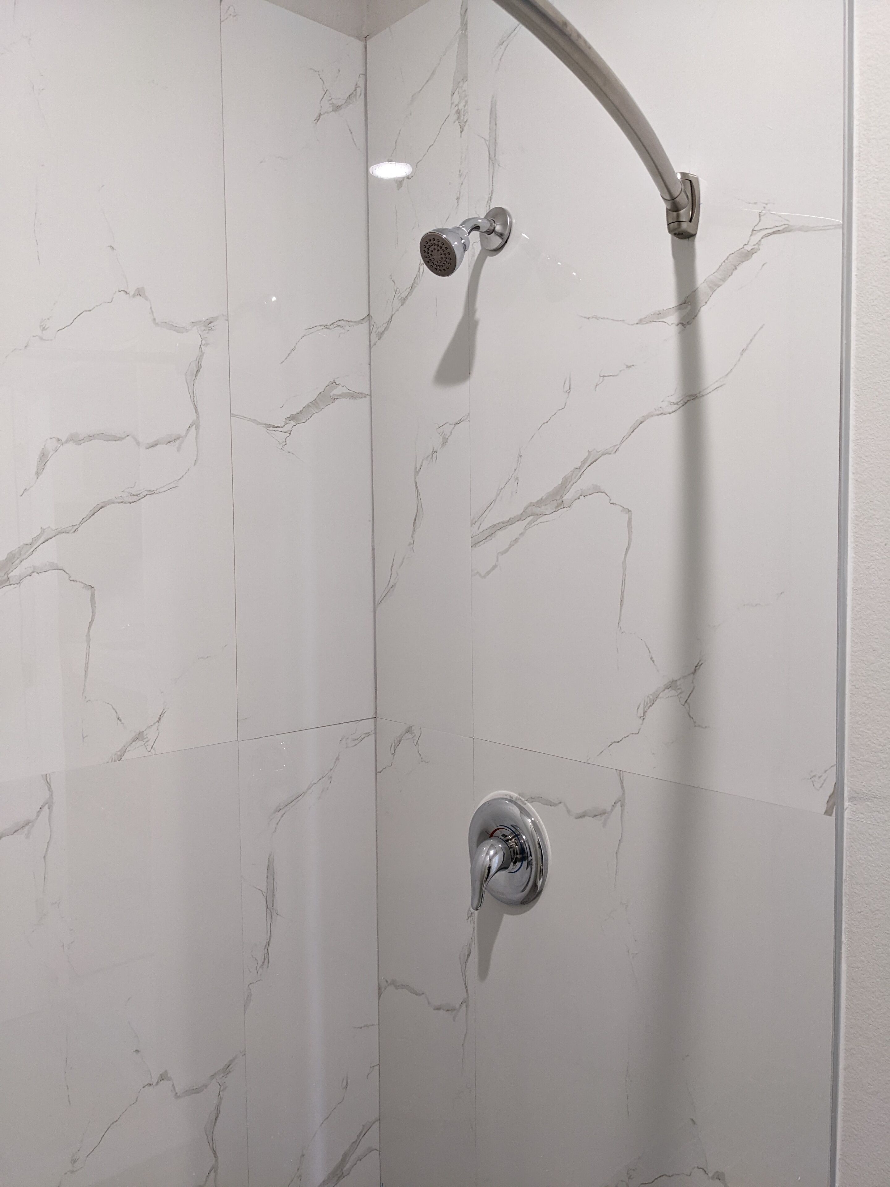 旋水按摩花洒、免费洗浴用品、吹风机、毛巾