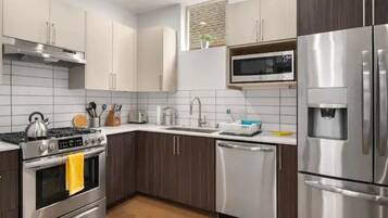 Refrigerador, microondas, horno, placa de cocina