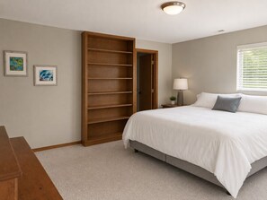 3 bedrooms, in-room safe, desk, iron/ironing board