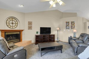 智能电视、壁炉