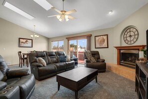 Smart TV, fireplace