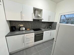 冰箱、微波炉、烤箱、炉灶