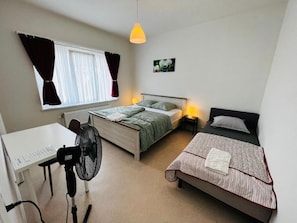 3 chambres, coffres-forts dans les chambres, bureau, Wi-Fi