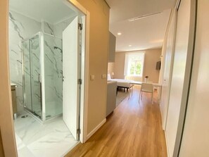 1 chambre, fer et planche à repasser, lit parapluie, Wi-Fi